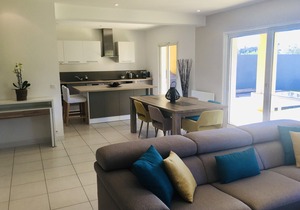 La Gaude, villa 6 people-garden-pool-open view in a quiet