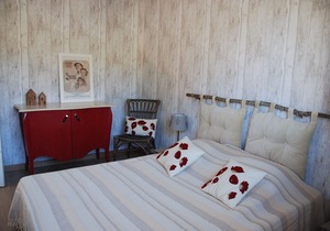 La Maison du Lac 2 in Forges-les-Eaux NORMANDY: Panoramic view, decor, comfort