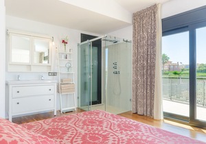 LA PRIMERA - Modern chalet with private pool near the golf course. Free WiFi