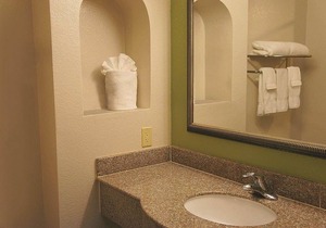 La Quinta Inn & Suites by Wyndham Tampa Central Apartment, 1 King Bed, Non Smoking