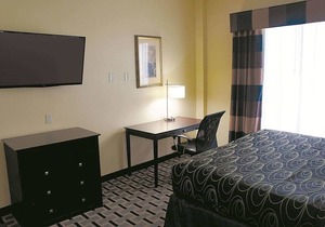 La Quinta Inn & Suites by Wyndham Tampa Central Apartment, 1 King Bed, Non Smoking