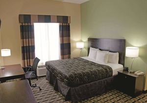 La Quinta Inn & Suites by Wyndham Tampa Central Apartment, 1 King Bed, Non Smoking