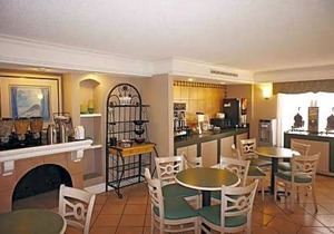 La Quinta Inn by Wyndham Kansas City Lenexa