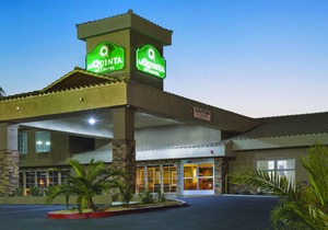 La Quinta Inn & Suites by Wyndham Las Vegas Tropicana