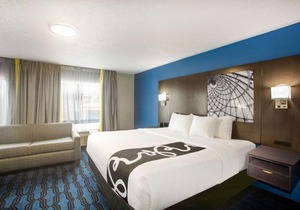 La Quinta Inn & Suites St Louis Hazelwood - Airport North
