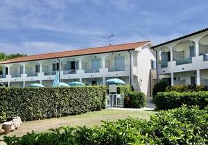 La Ventola 4-bedroom apartment in residence with pool, A.C, WIFI