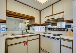 LABOR DAY AVAILABLE MAKE US AN OFFER! 1BR/1BA Condo Across from The Beach!
