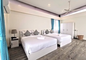 Laguna Park with pool on the 1st floor