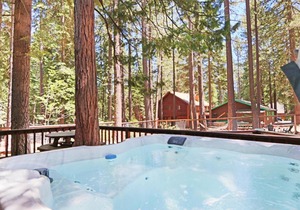 Laird House - HOT TUB!