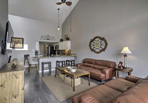 Lake Conroe Retreat Near Boardwalk and Dining!