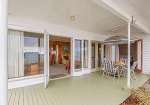 Lake Edge Cottage - Waitahanui Holiday Home