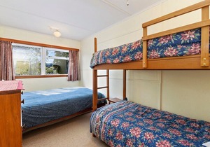 Lake Edge Cottage - Waitahanui Holiday Home, WAITAHANUI