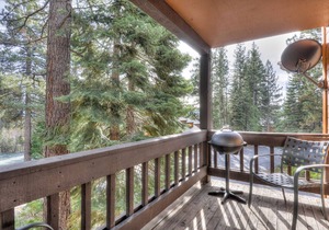 Lake Forest Villa | Getaway at the Villas in Tahoe City | Walk to the Beach!