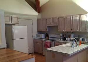 Lake & Mountain Views Condo - 5 min. drive to lake, ski and golf