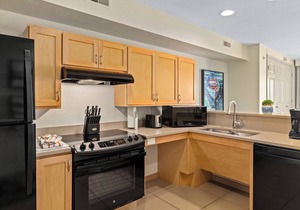Lake of the Ozarks: 2BR Condo at Lakeside Resort w/WiFi, Pool & Watersports