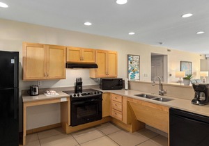 Lake of the Ozarks: 2BR Condo at Lakeside Resort w/WiFi, Pool & Watersports