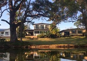 Lake's Edge in Lake Conjola