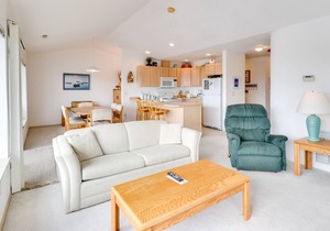Lake-view condo with pool & hot tub - across street from lake access