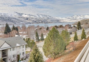 Lake-view condo with pool & hot tub - across street from lake access