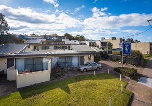 Lake Views @ Penguin Mews - Unit 1 - 3+ nights