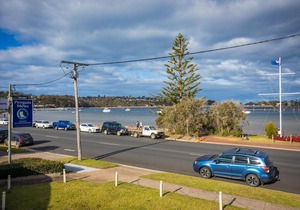 Lake Views @ Penguin Mews - Unit 1 - 3+ nights