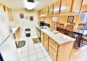 Lakefront, Amazing Views, In Town. Available for 30 Days or More Only