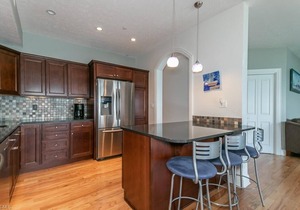 Lakefront Condo Sleeps 7-3br/2ba private beach/balcony/indoor pool specials-ask