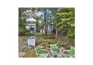 Lakefront Contemporary House in Tobyhanna