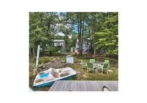 Lakefront Contemporary House in Tobyhanna