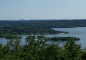 *Lakefront*Walk-In*3 Kings*2 Recliners*Boat Slip*