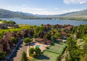 Lakeside Condo w/Private Hot Tub & Snowbasin Views