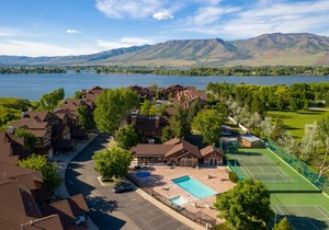 Lakeside Condo w/Private Hot Tub & Snowbasin Views