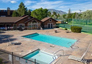 Lakeside Condo w/Private Hot Tub & Snowbasin Views