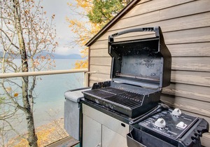 Lakeside condo with pool, hot tub, sauna & beach access