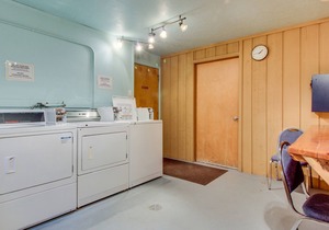 Lakeside condo with pool, hot tub, sauna & beach access