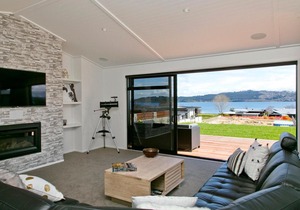Lakeside Estate - Rainbow Point Holiday Home