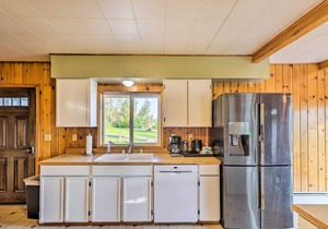Lakeside Home w/Beach ~ 14 Mi to Ski Area!