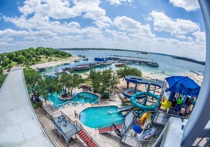 LakeTravis Bungalow #4: Free waterpark walk to marina, dining, beach, lake