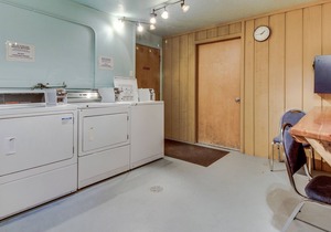Lakeview Condo w/ Deck, Pool/Hot Tub, & Close Beach Access - Near Skiing