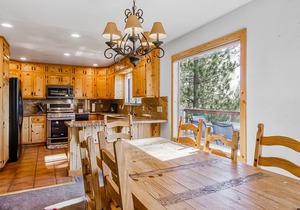 Lakeview Home w/Pool Table, Private Hot Tub, Fireplaces - Water Views, Dogs OK