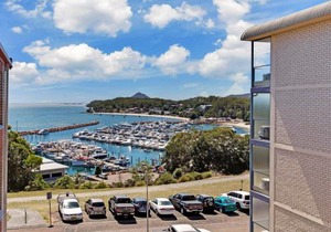 Laman Lodge, 6,15 Laman Street - Air Conditioned unit with spectacular views and free Wi-Fi