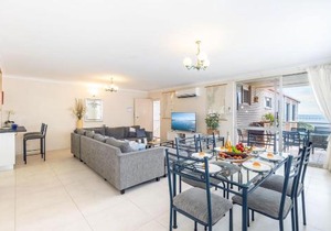Laman Lodge, 6,15 Laman Street - Air Conditioned unit with spectacular views and free Wi-Fi