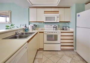 Land's End 301 building 6 Bright Corner Condo with large Beach Front Balcony!