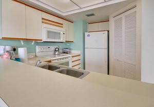 Land's End 301 building 6 Bright Corner Condo with large Beach Front Balcony!