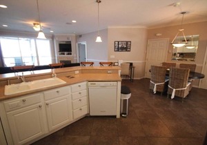 Lands End Condo - No Steps! Sleeps 6-8. Large Sectional Sofa. Inquire for Slip.
