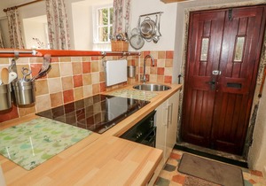 LANE FOLD COTTAGE, pet friendly, with open fire in Grassington