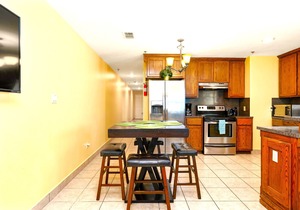 Lantana Retreat - Lovely 2BR w/Pool, No Stairs