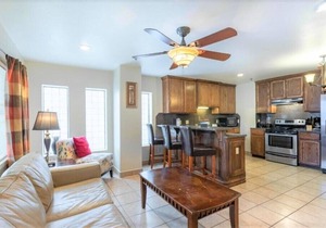 Lantana Retreat - Spacious 3BR w/Pool