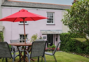 LANTERN COTTAGE, pet friendly, country holiday cottage in Charlestown