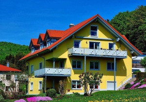 Large (100sqm) vacation apartment with balcony and garden